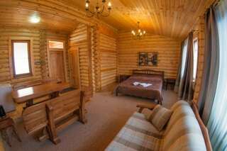 Гостиница Рябиновые бусы Каменномостский Классический четырехместный номер-2