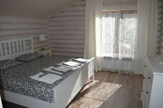 Гостиница Рябиновые бусы Каменномостский Классический четырехместный номер-1