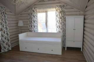 Гостиница Рябиновые бусы Каменномостский Классический четырехместный номер-2