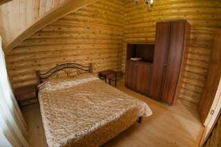 Гостиница Рябиновые бусы Каменномостский Классический четырехместный номер-2