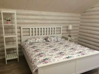 Гостиница Рябиновые бусы Каменномостский Классический четырехместный номер-3